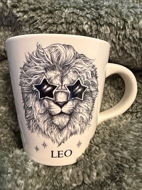 Beautiful BNWT. RORY DOBNER. Williams Sonoma LEO Mug with Black Lion